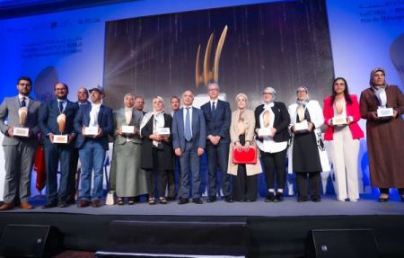 تسليم النسخة الثالثة لجائزة أستاذ(ة) السنة برسم الموسم الدراسي 2020\2021